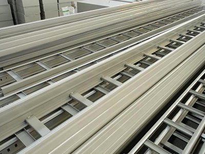 梯级式电缆桥架厂家产品